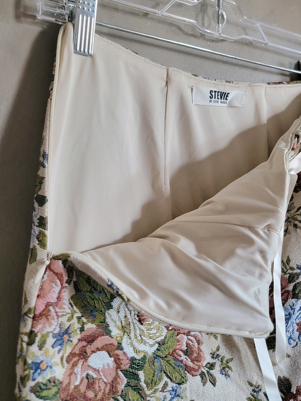 Stevie Cream Floral Tapestry Mini Skirt With Lace Up Detail Size Small - Picture 6 of 6